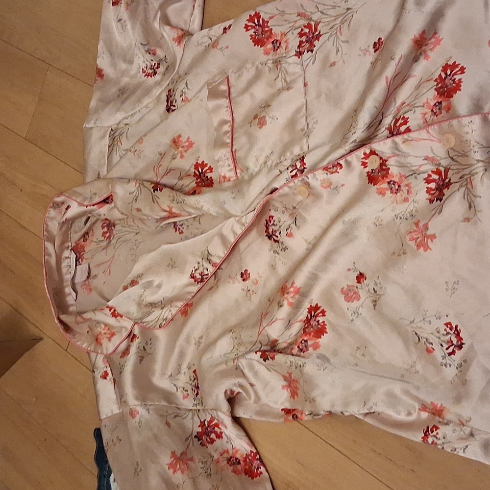 Victoria Secret Silk Top Inside And Out